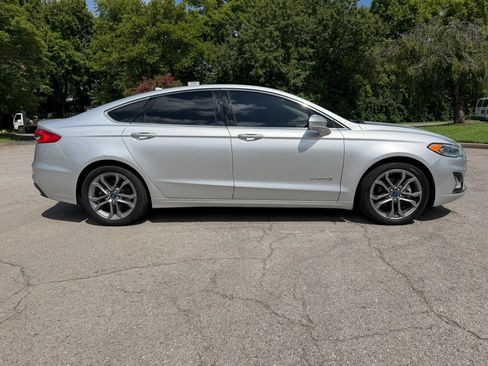 Used 2019 Ford Fusion Titanium FWD image 3