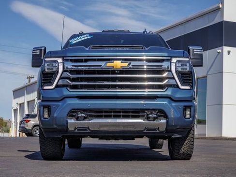 Used 2025 Chevrolet Silverado 2500 High Country w/ Technology Package AWD/4WD image 31