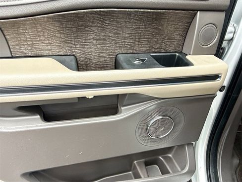 Used 2019 Ford Expedition Limited w/ Equipment Group 301A image 25