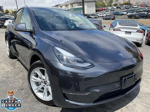 Used 2024 Tesla Model Y 2WD image 1