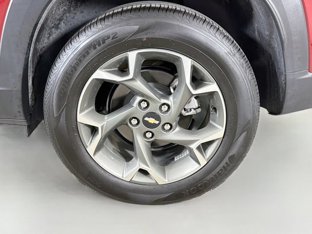Used 2025 Chevrolet Trax LT w/ LT Convenience Package FWD image 30