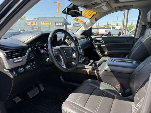Used 2018 GMC Yukon Denali w/ Denali Ultimate Black Edition AWD/4WD image 11