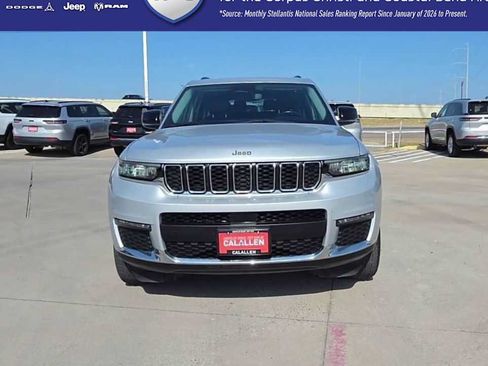 Used 2022 Jeep Grand Cherokee L Limited AWD/4WD image 3