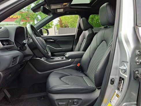 Certified 2025 Toyota Highlander XSE AWD/4WD image 9