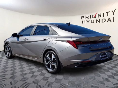 Used 2023 Hyundai Elantra Limited image 5