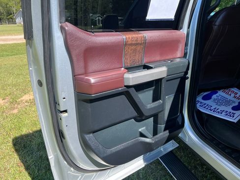 Used 2015 Ford F150 Platinum w/ Equipment Group 701A Luxury image 39