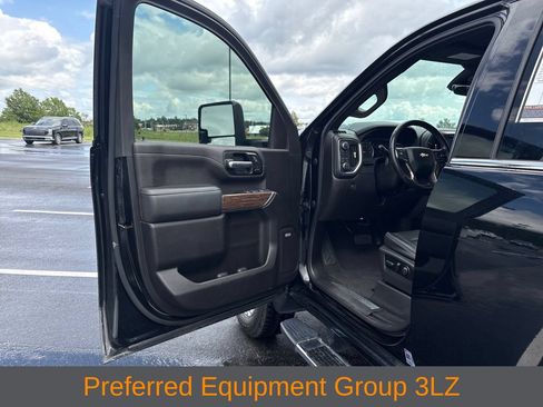 Used 2022 Chevrolet Silverado 3500 High Country AWD/4WD image 3