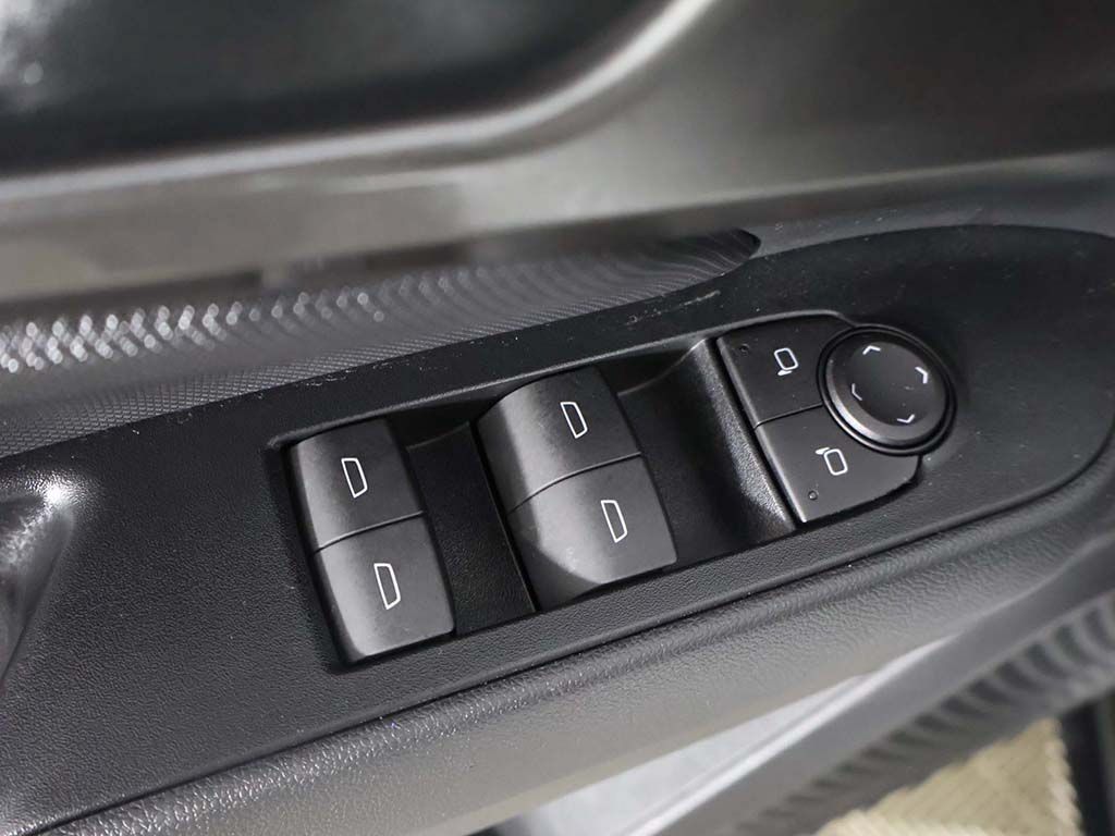 Used 2025 Chevrolet Equinox EV LT FWD image 33