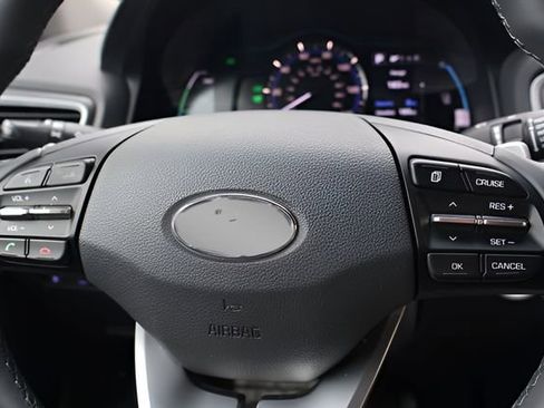 Used 2019 Hyundai Ioniq Plug-In Hybrid image 18