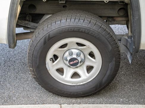 Used 2018 GMC Sierra 1500 2WD Regular Cab image 13