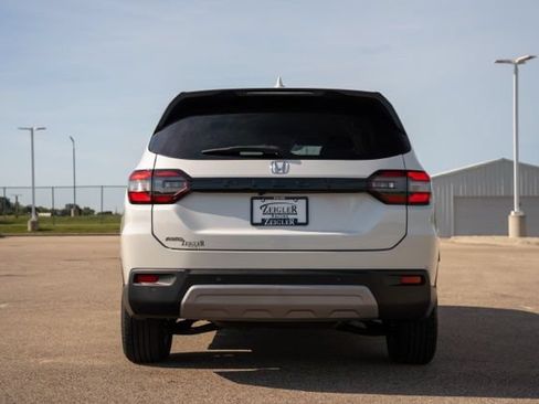 Used 2025 Honda Pilot EX-L image 6