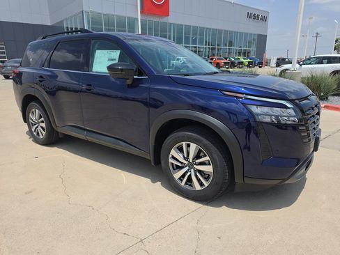 New 2026 Nissan Pathfinder SL FWD image 8