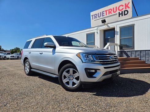 Used 2018 Ford Expedition XLT w/ Equipment Group 202A AWD/4WD image 4