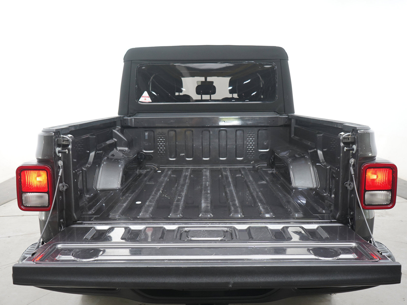 Used 2022 Jeep Gladiator Rubicon w/ Trailer Tow Package AWD/4WD image 17
