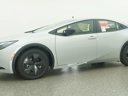 New 2026 Toyota Prius LE FWD image 4