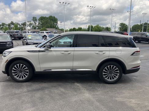 Used 2022 Lincoln Aviator AWD w/ Premium Package image 4