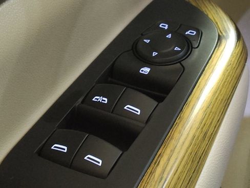 Used 2018 GMC Acadia Denali w/ Technology Package FWD image 27