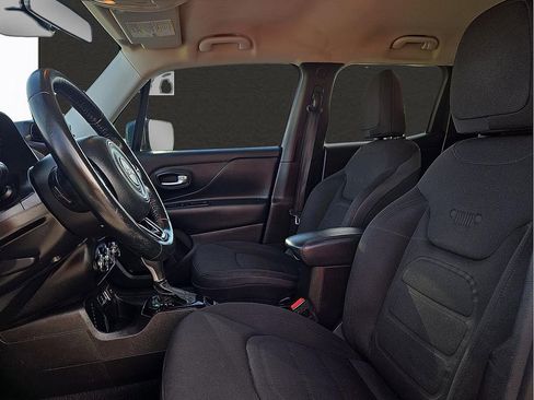 Used 2017 Jeep Renegade Altitude FWD image 12