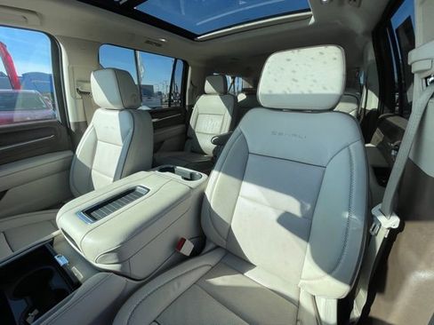 Used 2023 GMC Yukon XL Denali image 17