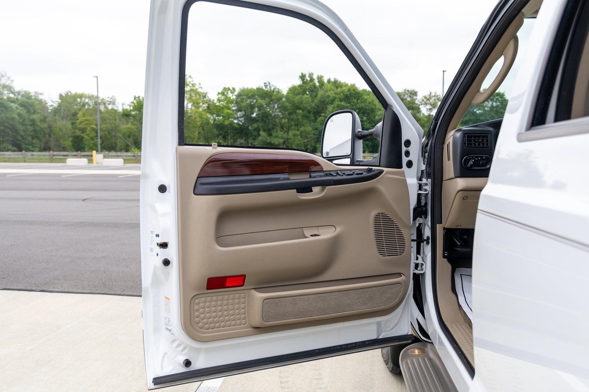 Used 2005 Ford Excursion Eddie Bauer AWD/4WD image 18