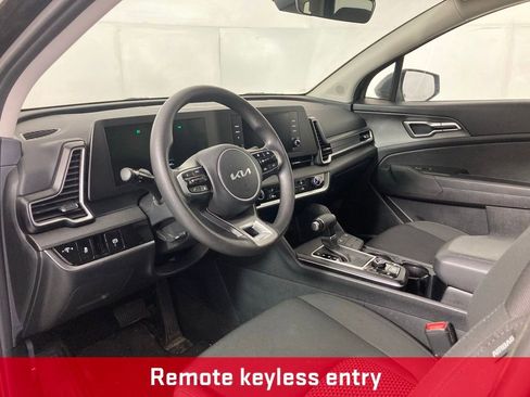 Used 2025 Kia Sportage LX image 8