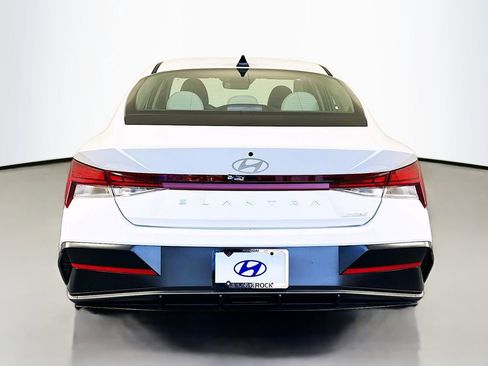 New 2025 Hyundai Elantra Limited image 6