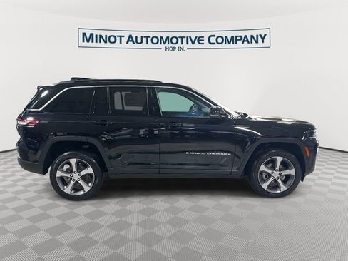 New 2026 Jeep Grand Cherokee Limited w/ Luxury Tech Group II AWD/4WD image 9