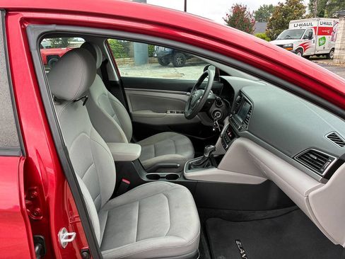 Used 2017 Hyundai Elantra SE FWD image 35