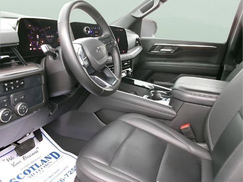 Used 2025 Chevrolet Suburban Z71 AWD/4WD image 14