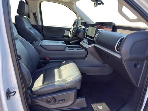 Used 2025 Ford Expedition Active AWD/4WD image 6