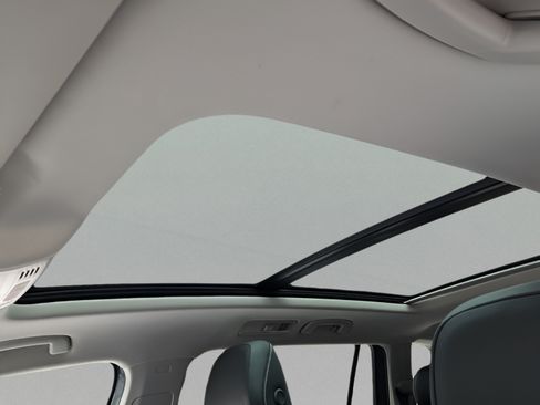 Used 2023 Volkswagen Tiguan SE w/ Panoramic Sunroof Package FWD image 16