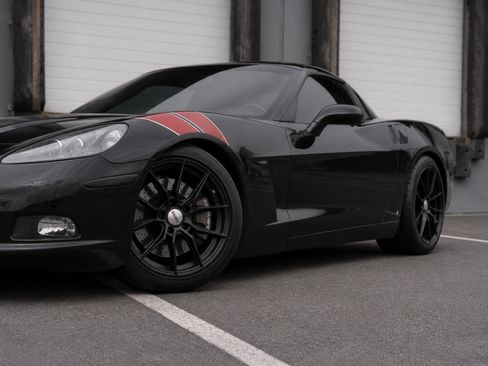 Used 2006 Chevrolet Corvette Coupe w/ Preferred Equipment Group RWD image 5