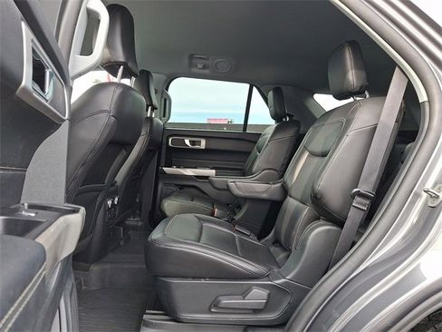 Used 2022 Ford Explorer XLT w/ Equipment Group 202A image 10