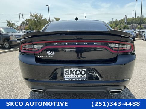 Used 2022 Dodge Charger SXT w/ Plus Group RWD image 4
