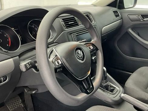 Used 2016 Volkswagen Jetta SE FWD image 11