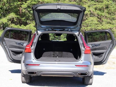 Used 2019 Volvo V60 T5 Cross Country AWD/4WD image 5