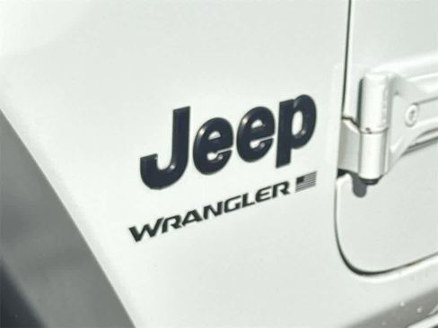 Used 2024 Jeep Wrangler Sport S image 8