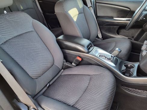 Used 2017 Dodge Journey SXT w/ Comfort/Convenience Group image 19