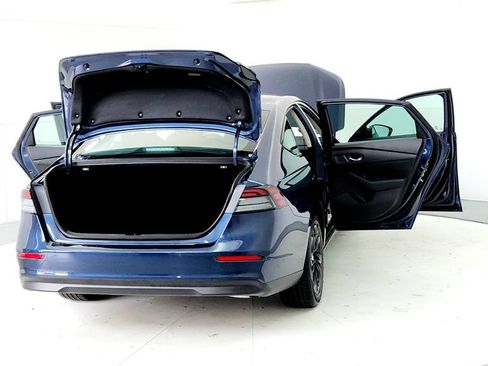 Used 2025 Honda Accord SE image 11
