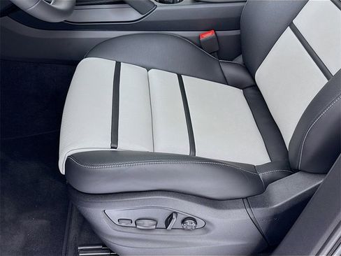 Used 2026 Porsche Cayenne Turbo image 13