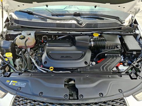 Used 2023 Chrysler Pacifica Touring-L image 28