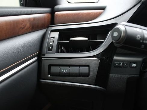 Used 2024 Lexus ES 350 w/ Premium Package FWD image 9