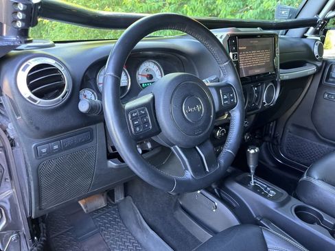 Used 2016 Jeep Wrangler Unlimited Rubicon w/ Connectivity Group AWD/4WD image 2