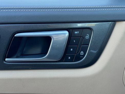 Used 2022 Porsche Cayenne Turbo S image 18