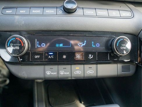 New 2025 Hyundai Elantra SEL FWD image 28