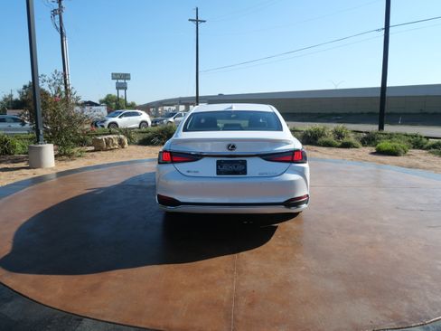 Used 2025 Lexus ES 300h ES 300h image 3