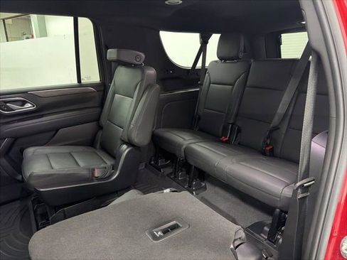 Used 2023 Chevrolet Suburban Z71 w/ Luxury Package image 17