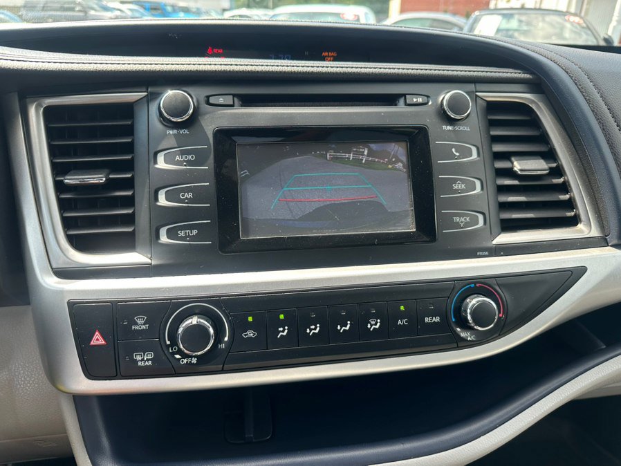 Used 2017 Toyota Highlander LE AWD/4WD image 22