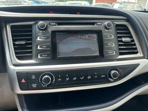Used 2017 Toyota Highlander LE AWD/4WD image 22