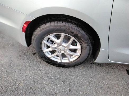 New 2026 Chrysler Pacifica Select image 18